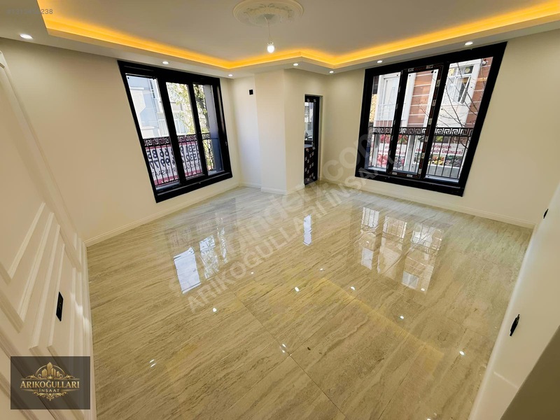 50. Yıl Mahallesi'nde cadde üzeri 3+1 ebeveyn banyolu daire — fotoğraf 1